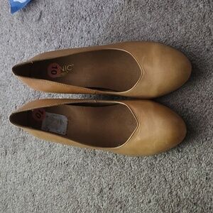 Vionic Antonia wedge pump-tan